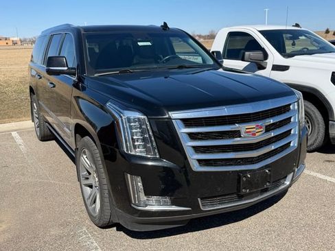 Used 2017 Cadillac Escalade ESV Premium Luxury image 3