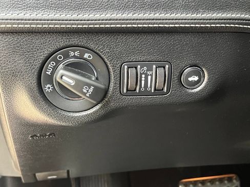 Used 2023 Chrysler 300 C RWD image 25