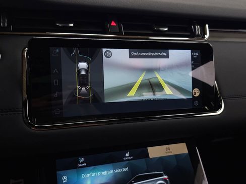 Used 2023 Land Rover Range Rover Evoque R-Dynamic SE image 31