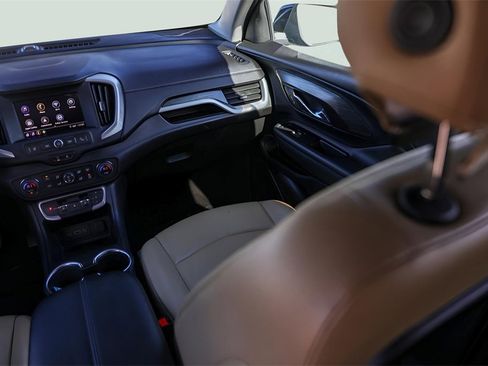 Used 2023 GMC Terrain SLE w/ Driver Convenience Package image 29