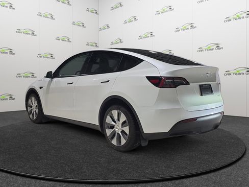 Used 2022 Tesla Model Y Long Range image 3
