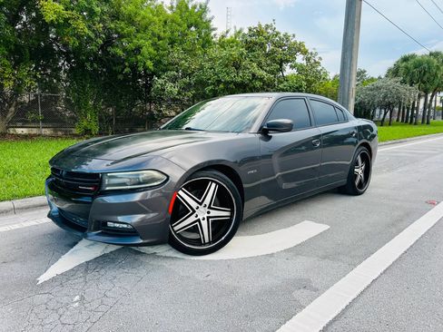 Used 2018 Dodge Charger R/T RWD image 1