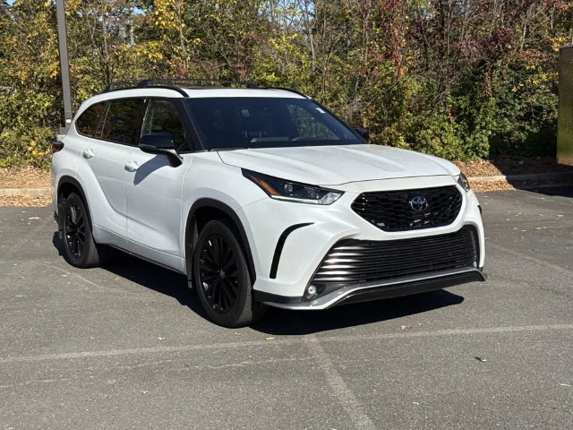 Used 2023 Toyota Highlander XSE FWD image 1