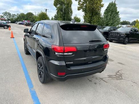 Used 2019 Jeep Grand Cherokee Altitude AWD/4WD image 18