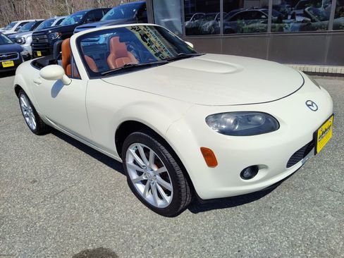 Used 2006 MAZDA MX-5 Miata Grand Touring w/ Premium Pkg image 2