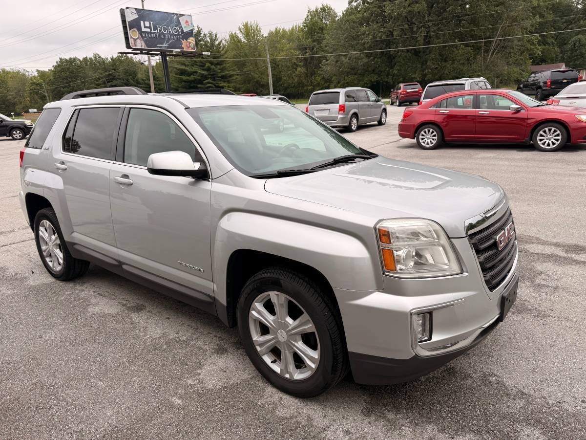 Used 2017 GMC Terrain SLE w/ Convenience Package FWD image 4
