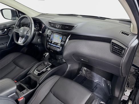 Certified 2022 Nissan Rogue Sport SL FWD image 28