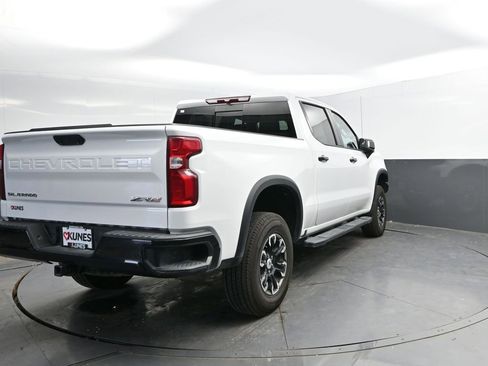 Used 2024 Chevrolet Silverado 1500 ZR2 AWD/4WD image 9