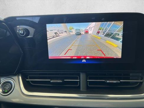 Used 2025 Chevrolet Trax LT FWD image 13