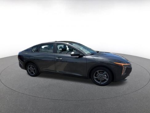 Used 2025 Kia K4 FWD image 2