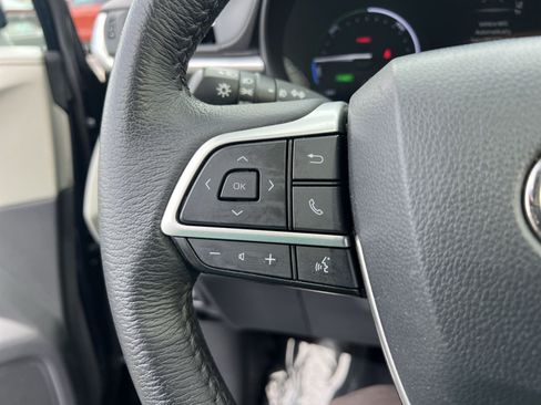 Used 2023 Toyota Sienna XLE FWD image 33