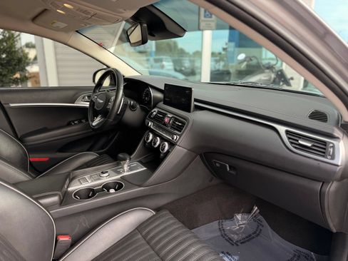 Used 2022 Genesis G70 3.3T RWD image 23
