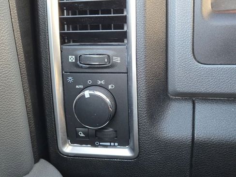 Used 2020 RAM 1500 Classic SLT image 18