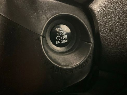 Used 2017 Jeep Renegade Latitude w/ Cold Weather Group AWD/4WD image 16