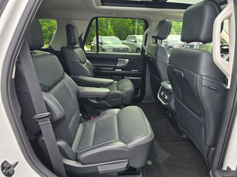 Used 2025 Ford Expedition Platinum AWD/4WD image 12