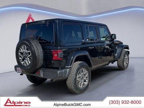 Used 2025 Jeep Wrangler Unlimited Sahara AWD/4WD image 5