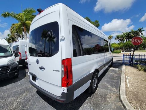 Used 2025 Mercedes-Benz Sprinter 2500 image 3