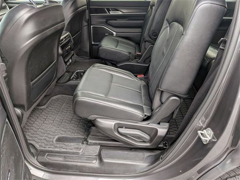 Certified 2024 Jeep Wagoneer Series III image 26