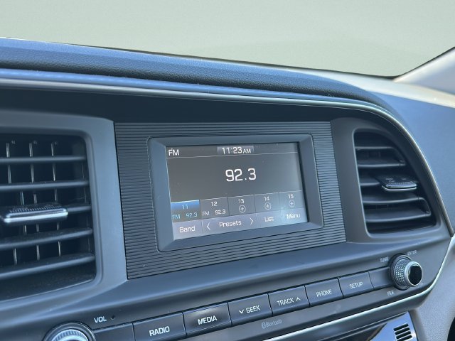 Used 2020 Hyundai Elantra SE FWD image 27