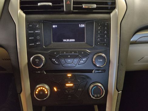 Used 2016 Ford Fusion SE FWD image 25