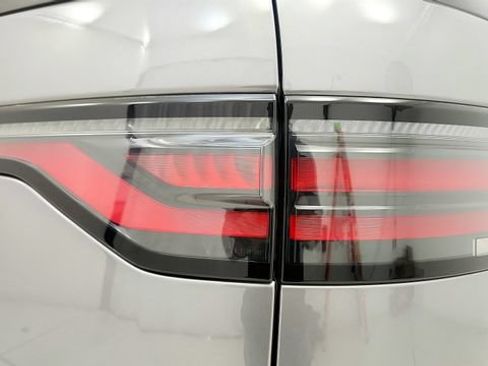 Used 2023 Land Rover Discovery S R-Dynamic AWD/4WD image 27