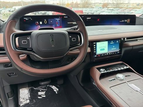 New 2025 Lincoln Navigator Reserve image 14