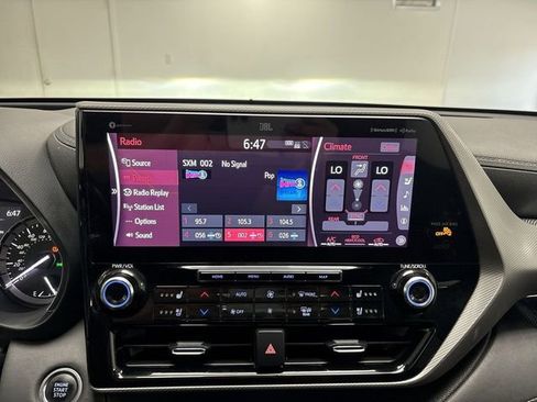 Used 2021 Toyota Highlander Platinum image 31