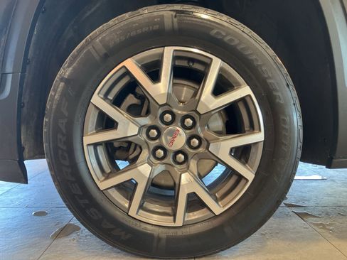 Used 2020 GMC Acadia SLE w/ Driver Convenience Package FWD image 9