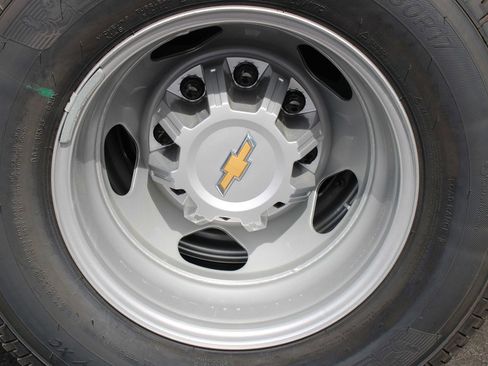 Used 2024 Chevrolet Silverado 3500 W/T w/ Snow Plow Prep Package image 33