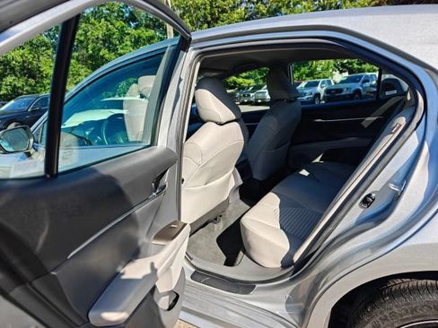 Used 2022 Toyota Camry SE FWD image 31