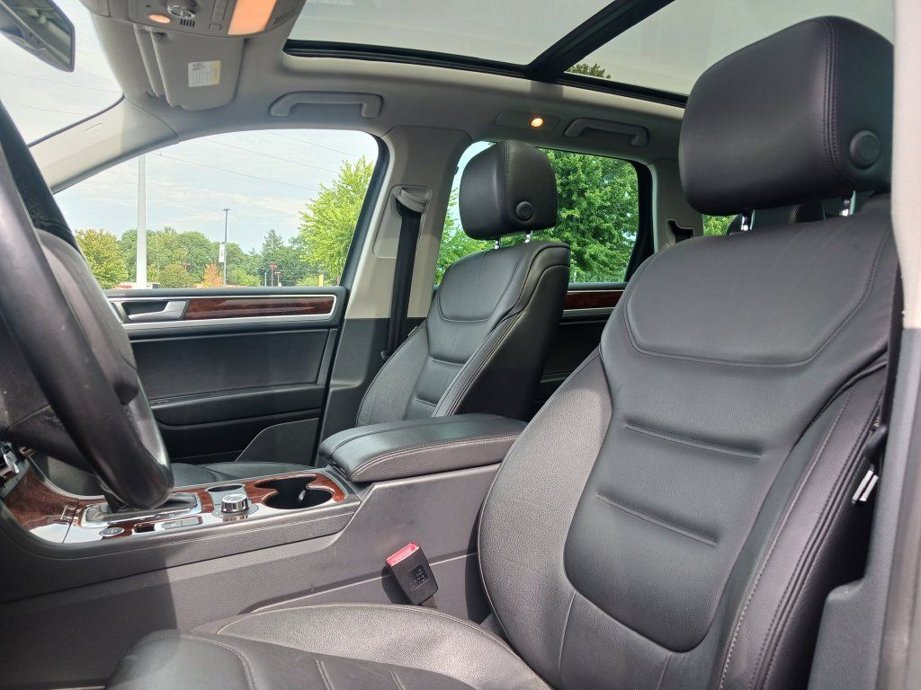 Used 2014 Volkswagen Touareg Sport AWD/4WD image 13