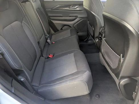 Certified 2023 Jeep Grand Cherokee Laredo image 34