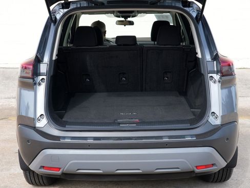 Used 2023 Nissan Rogue SV FWD image 9