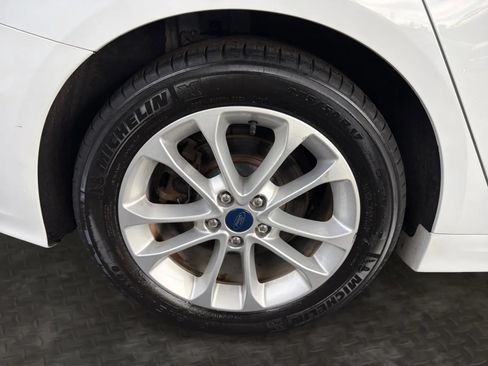 Used 2019 Ford Fusion SE FWD image 37