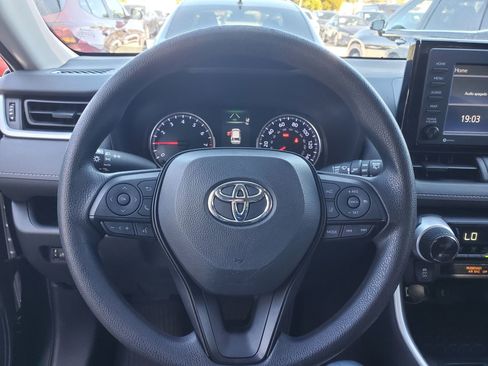 Used 2022 Toyota RAV4 XLE image 17