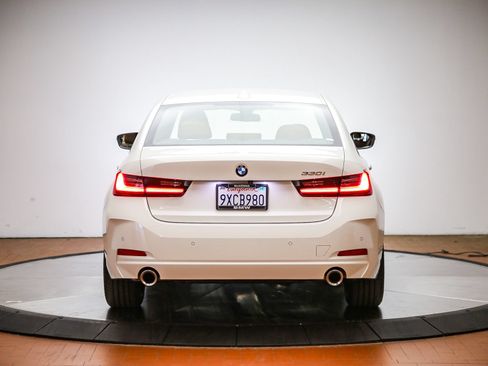 Used 2026 BMW 330i Sedan w/ Premium Package RWD image 3