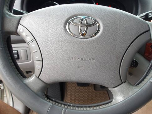 Used 2010 Toyota Sienna FWD image 18