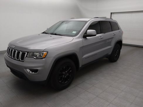 Used 2018 Jeep Grand Cherokee Laredo RWD image 2