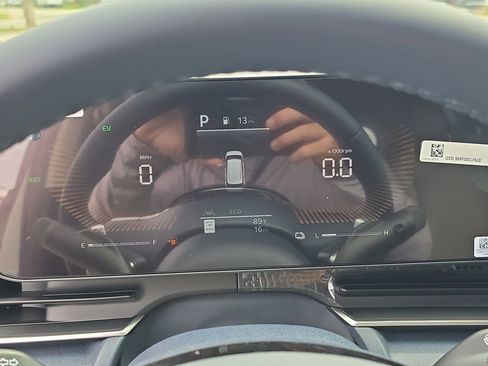 New 2026 Kia Carnival EX FWD image 34