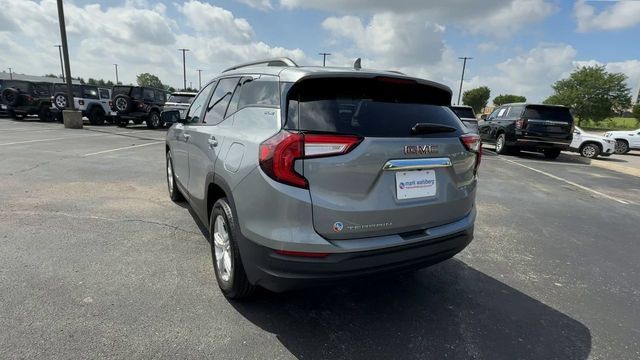 Used 2024 GMC Terrain SLE w/ Driver Convenience Package FWD image 7