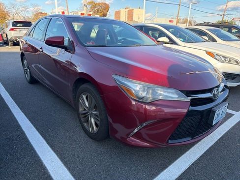Used 2017 Toyota Camry SE image 1