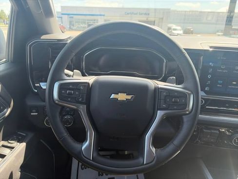 Used 2025 Chevrolet Silverado 1500 LT AWD/4WD image 15