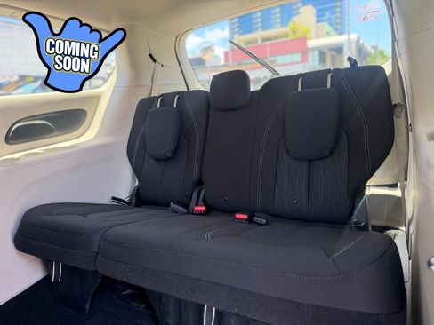 Used 2020 Chrysler Voyager LX FWD image 13
