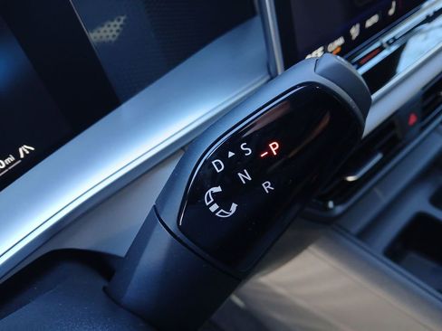 New 2026 Volkswagen Tiguan SE R-Line image 23