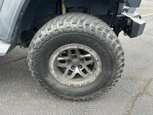 Used 2019 Jeep Wrangler Sport AWD/4WD image 2