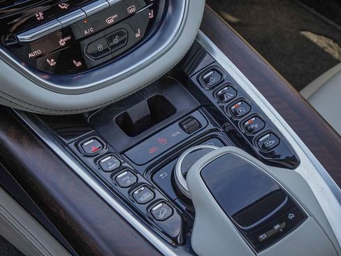 Used 2022 Aston Martin DBX AWD/4WD image 31