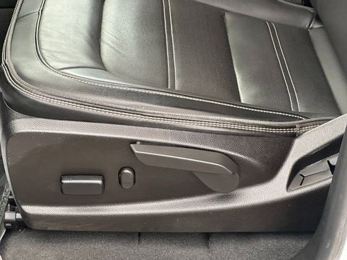 Used 2022 GMC Canyon Denali image 17