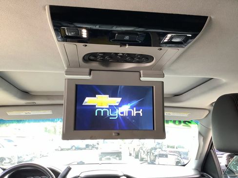 Used 2015 Chevrolet Suburban LTZ AWD/4WD image 19
