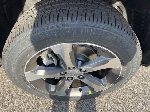 New 2026 Jeep Grand Cherokee Limited image 9