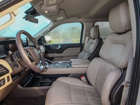 Used 2022 Lincoln Navigator 4WD image 14